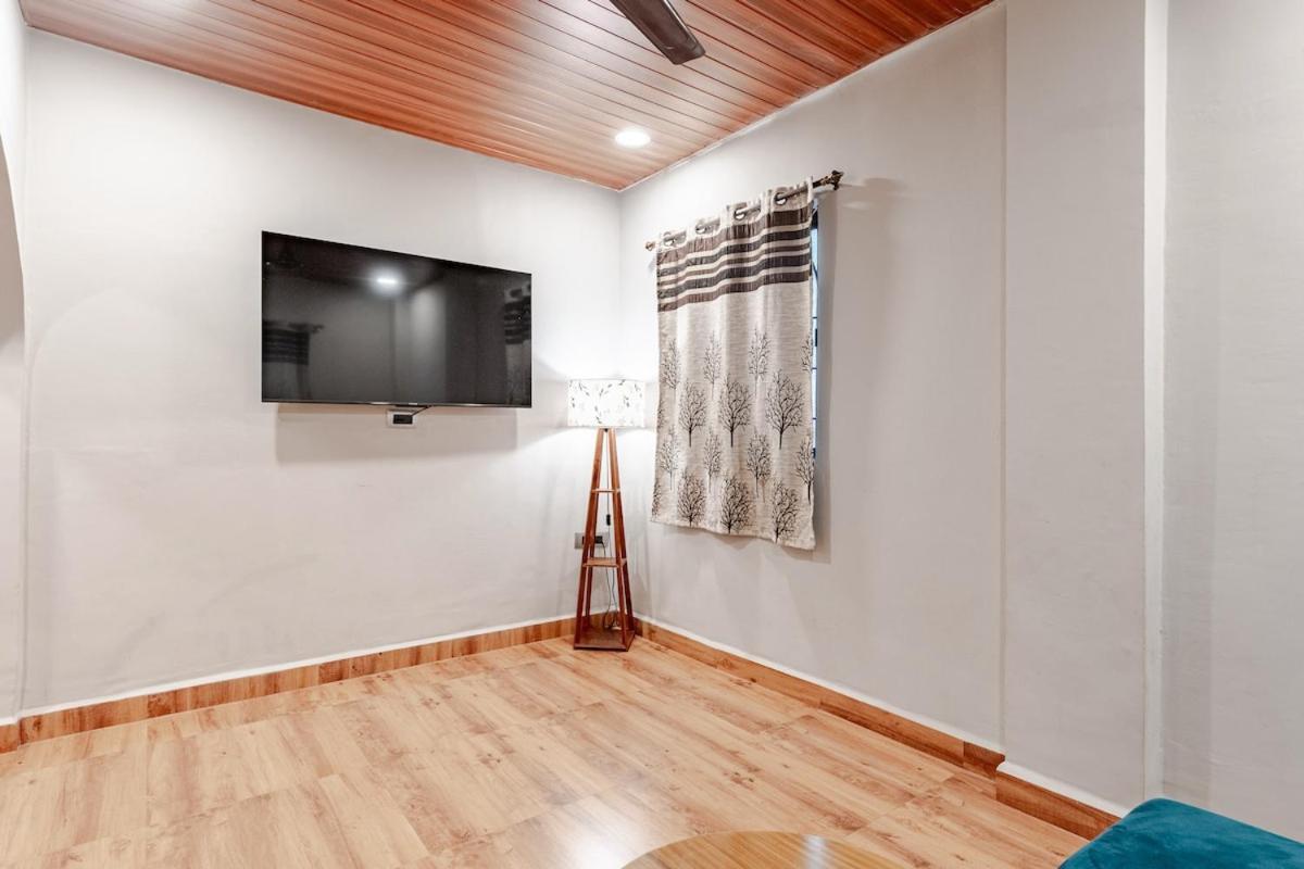 Valerys Nest Bogmalo - Private Villa Near The Beach And Dabolim Airport Extérieur photo